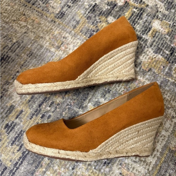 JCREW espadrille faux suede Wedges in burnt orange color - Picture 2 of 8